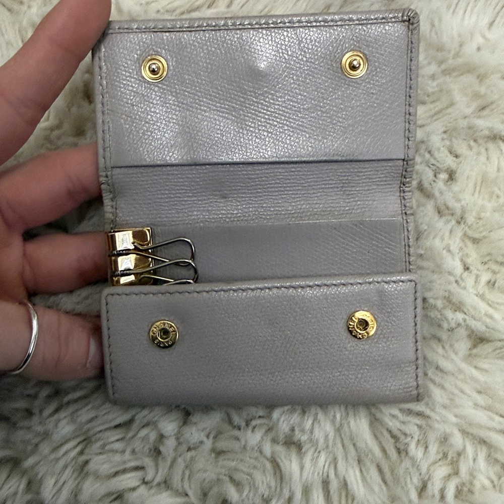 ✨Chanel 6 Key Holder Wallet Taupe Leather Gold Hardware✨ - Picture 6 of 12